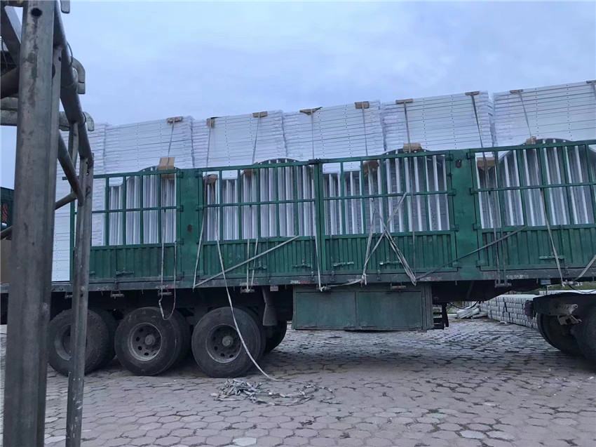 內(nèi)蒙大草原鋅鋼護(hù)欄發(fā)貨